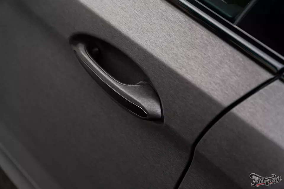 BMW 540i. Сабвуфер в крыло, шумоизоляция салона и оклейка кузова в шлифованный алюминий!